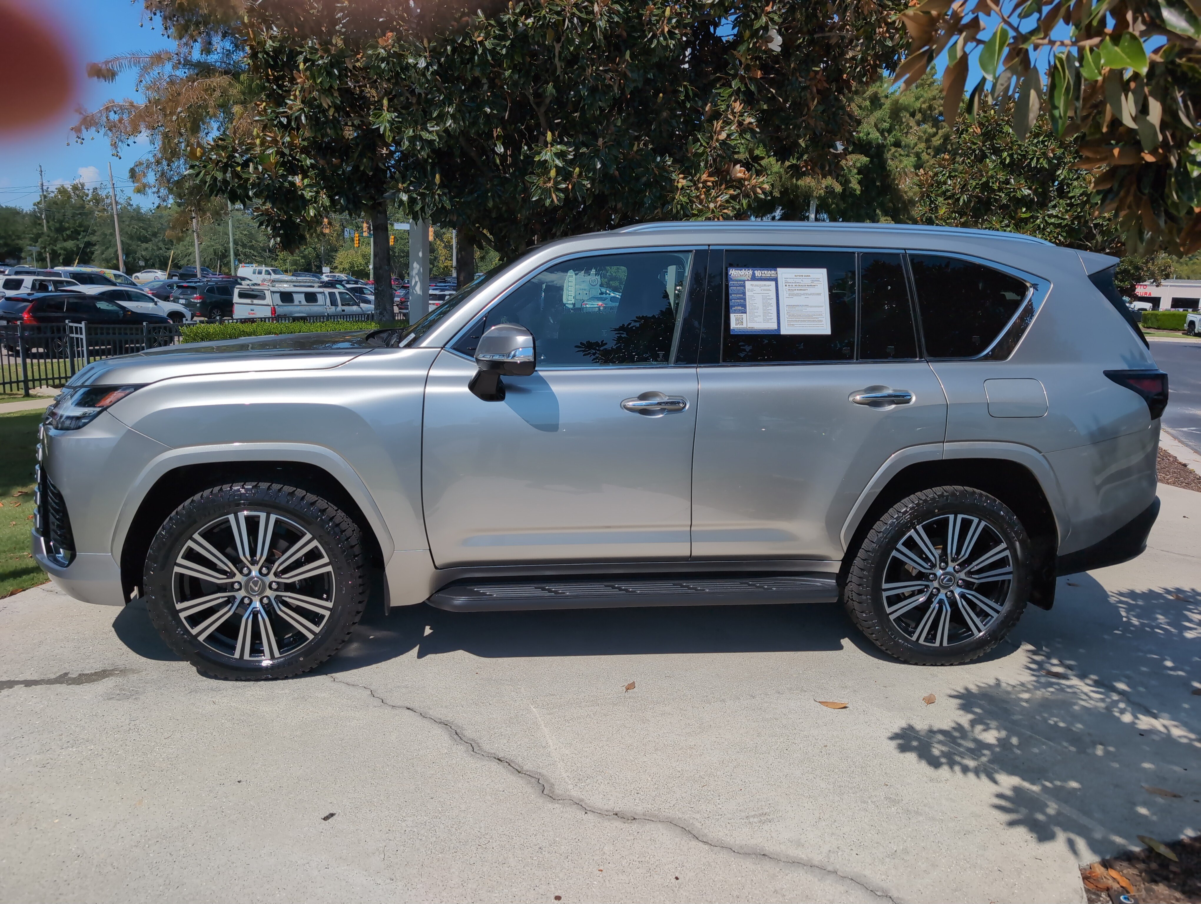 Used 2024 Lexus LX 600 4WD w/ Luxury Package image 7