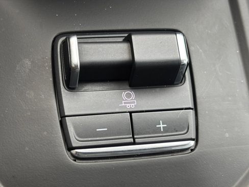 Used 2024 GMC Sierra 1500 AT4 w/ Technology Package image 32