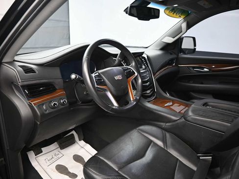 Used 2018 Cadillac Escalade 4WD image 11