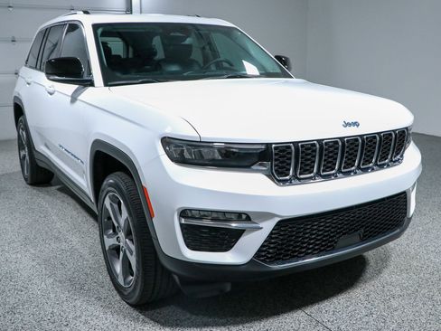 Used 2023 Jeep Grand Cherokee 4WD 4xe image 5