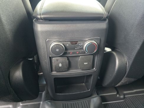 Used 2020 Ford Explorer XLT w/ Equipment Group 202A AWD/4WD image 25