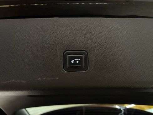 Used 2023 Chevrolet Traverse RS AWD/4WD image 11