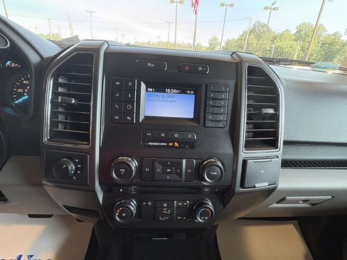 Used 2018 Ford F150 XLT AWD/4WD image 16