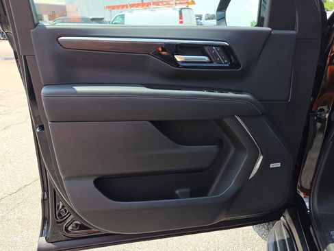 New 2025 Chevrolet Suburban Premier w/ Sun And Tow Package image 24