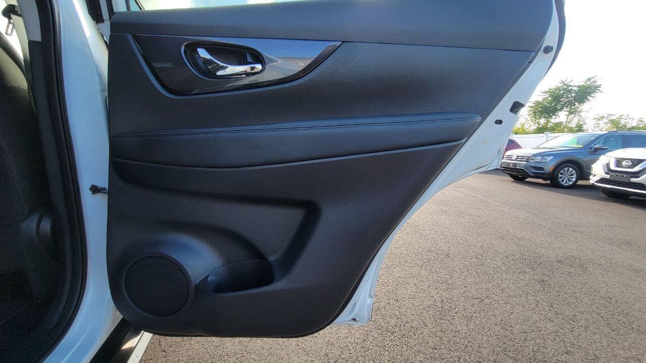 Used 2018 Nissan Rogue SV w/ Premium Package AWD/4WD image 22
