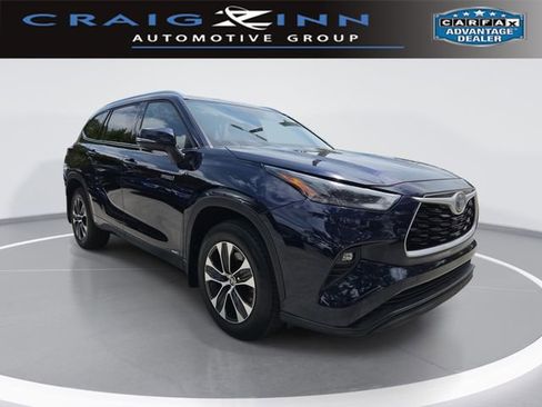 Used 2021 Toyota Highlander XLE AWD/4WD image 1