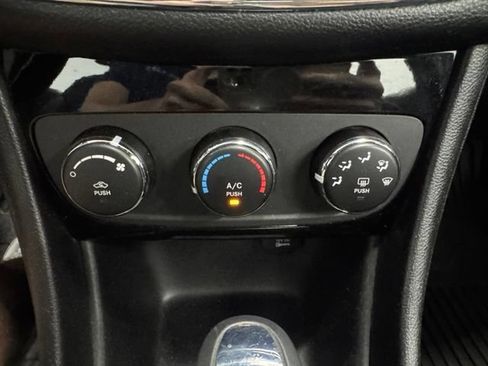 Used 2013 Chrysler 200 LX FWD image 37