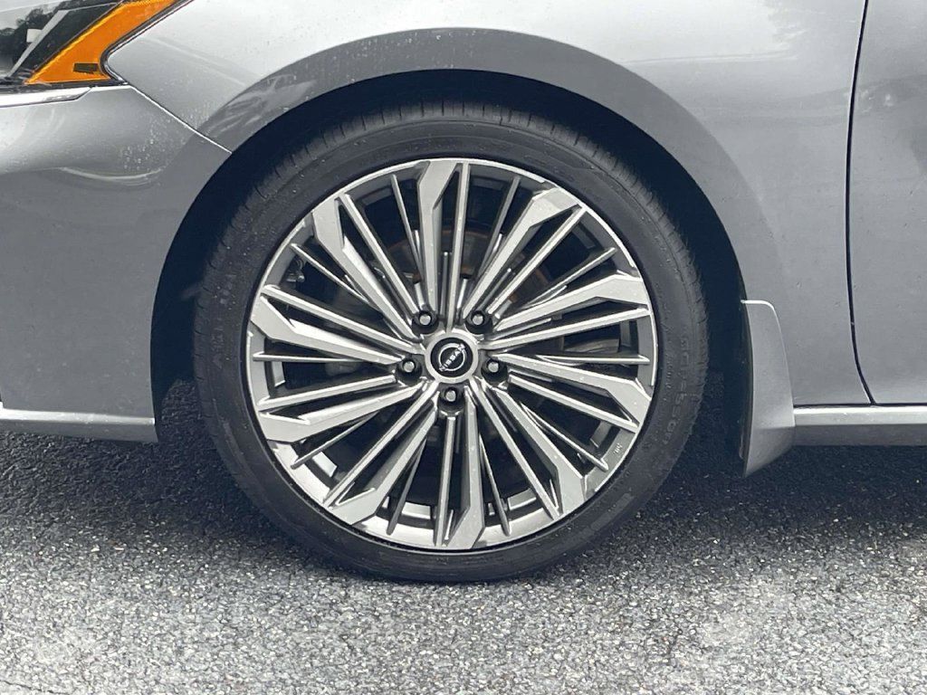 Used 2023 Nissan Altima 2.5 SL FWD image 11