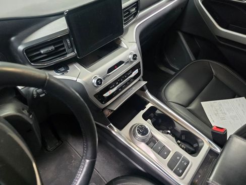 Used 2022 Ford Explorer XLT w/ Equipment Group 202A image 29