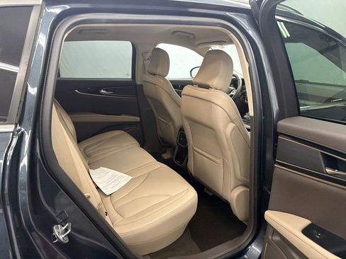 Used 2022 Lincoln Nautilus FWD w/ Premium Package image 16