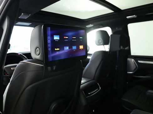 Used 2025 Cadillac Escalade V image 17