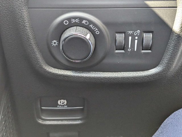 New 2027 Jeep Grand Cherokee Altitude AWD/4WD image 27