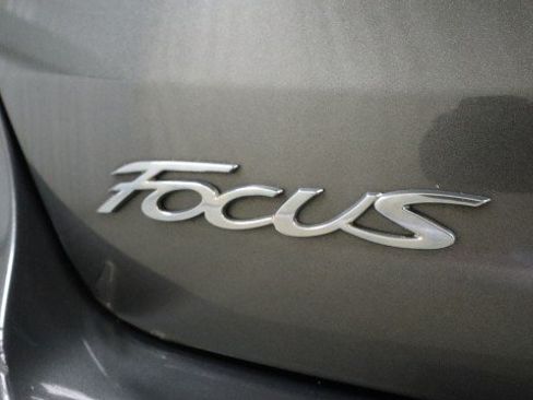 Used 2015 Ford Focus SE w/ SE Sport Package FWD image 21