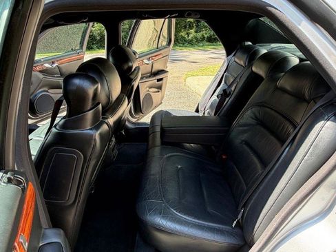 Used 2000 Cadillac De Ville w/ Comfort/Convenience Pkg FWD image 9