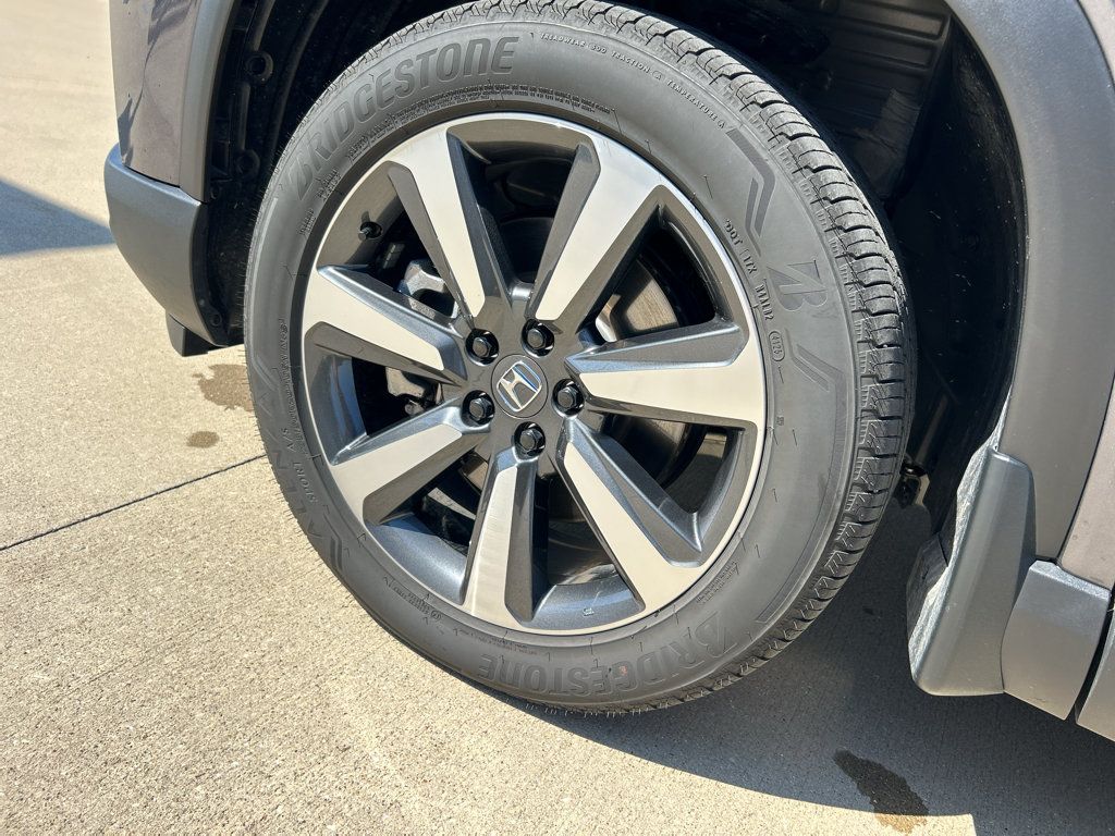 Used 2025 Honda Pilot Touring image 10
