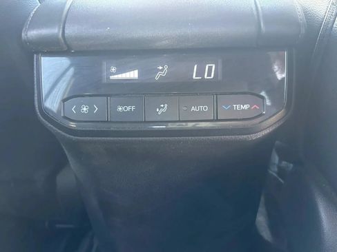 Used 2025 Toyota Highlander XSE AWD/4WD image 29