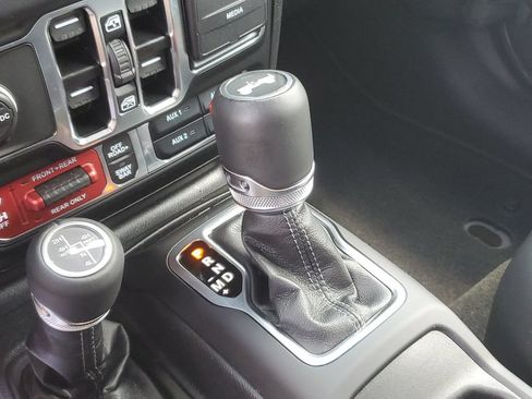Used 2025 Jeep Wrangler Unlimited Rubicon AWD/4WD image 30