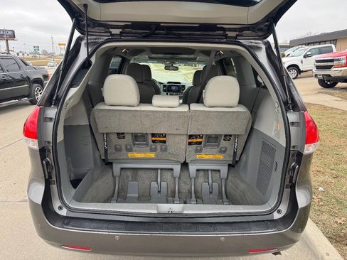 Used 2013 Toyota Sienna Limited image 10