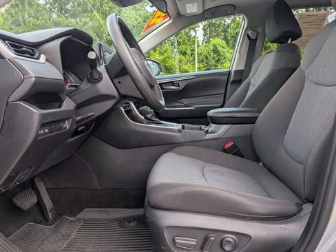Used 2022 Toyota RAV4 XLE w/ Convenience Package FWD image 11