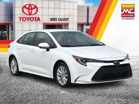 Used 2025 Toyota Corolla LE w/ LE Premium Package FWD image 7