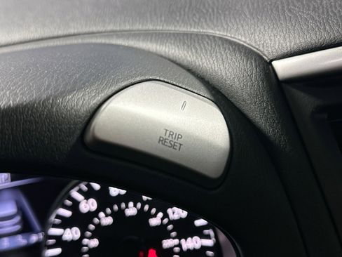 Used 2018 Nissan Pathfinder Platinum image 30