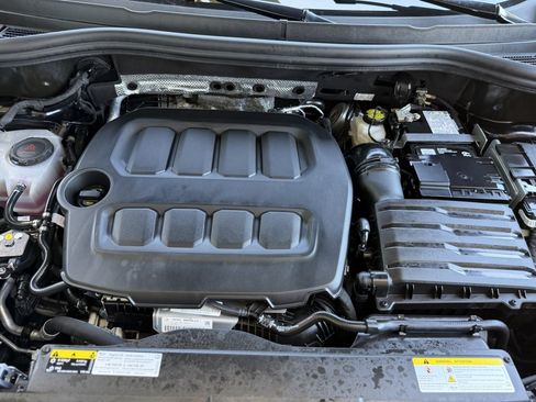 Used 2025 Volkswagen Tiguan SE R-Line AWD/4WD image 42