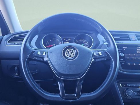 Used 2018 Volkswagen Tiguan SE image 30
