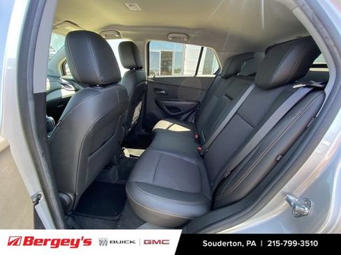 Used 2020 Chevrolet Trax LT w/ LT Convenience Package AWD/4WD image 8