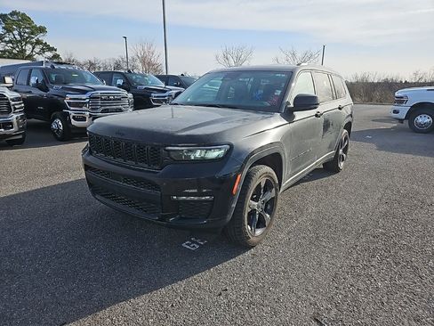 Used 2023 Jeep Grand Cherokee L Limited w/ Black Appearance Package image 3