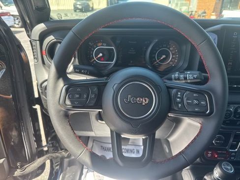 Used 2024 Jeep Wrangler Unlimited Rubicon image 17
