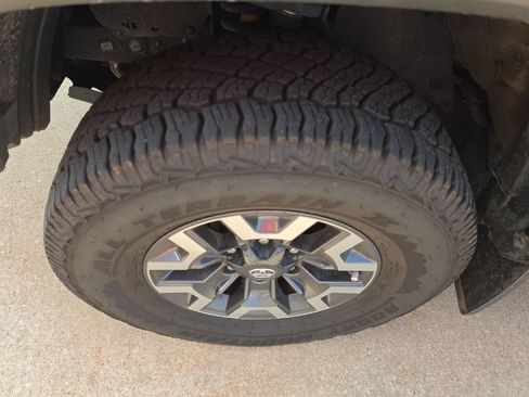 Used 2023 Toyota Tacoma TRD Off-Road w/ Technology Package AWD/4WD image 20