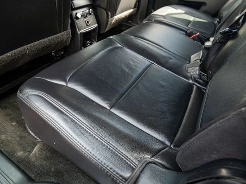 Used 2017 Ford Explorer XLT w/ Equipment Group 202A AWD/4WD image 29