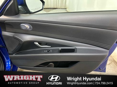 Certified 2025 Hyundai Elantra SEL image 17