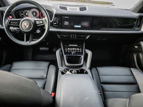 Used 2024 Porsche Cayenne image 29