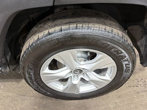 Used 2021 Toyota RAV4 XLE FWD image 9