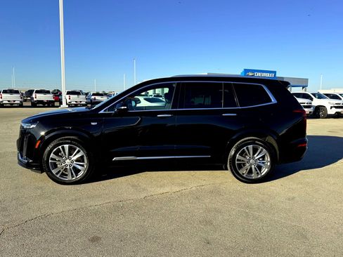 Used 2025 Cadillac XT6 Premium Luxury image 10