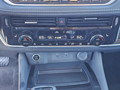 Used 2023 Nissan Rogue SL w/ SL Premium Package image 28