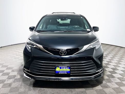 New 2026 Toyota Sienna Platinum image 3