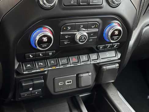 Used 2020 GMC Sierra 1500 AT4 w/ AT4 Premium Package image 19