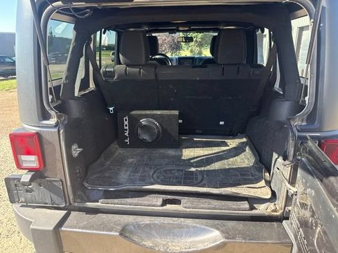 Used 2017 Jeep Wrangler Unlimited Sahara AWD/4WD image 17