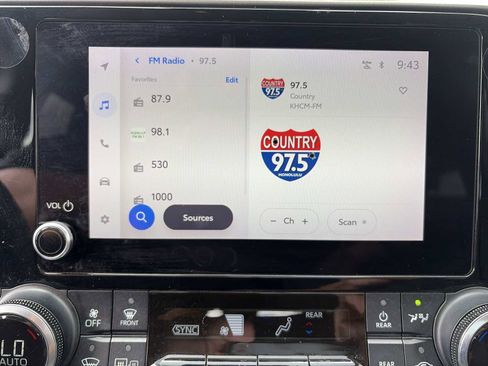 Used 2023 Toyota Highlander L FWD image 12