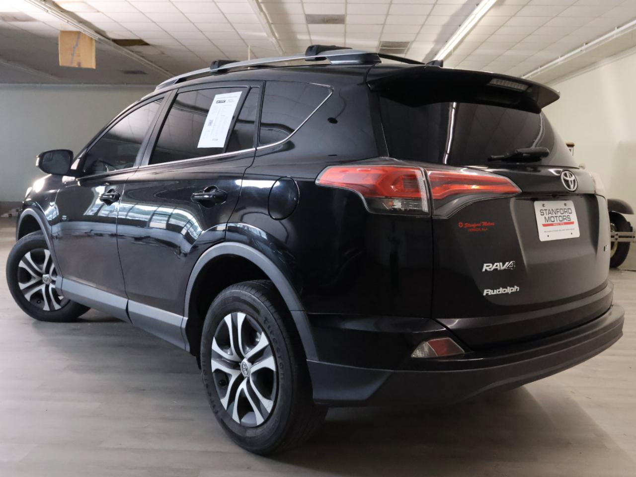 Used 2017 Toyota RAV4 LE FWD image 7