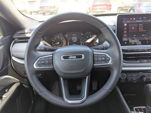 Used 2023 Jeep Compass Latitude image 12