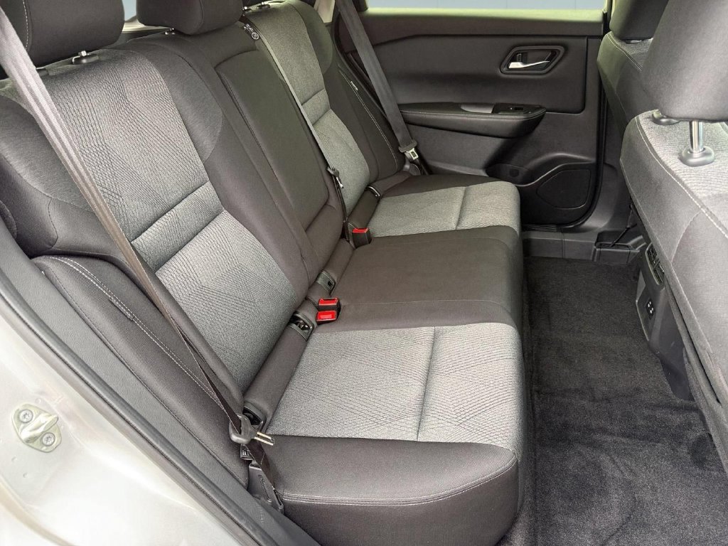 Used 2025 Nissan Rogue SV AWD/4WD image 29