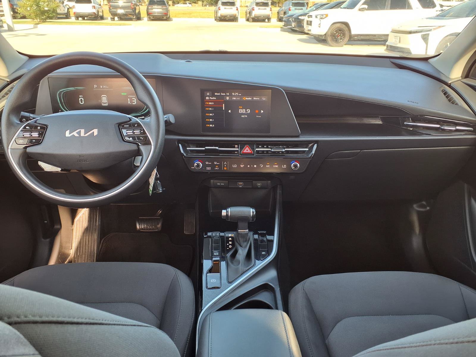 Used 2025 Kia Niro LX FWD image 11