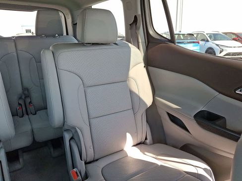 Certified 2023 GMC Acadia SLT image 15