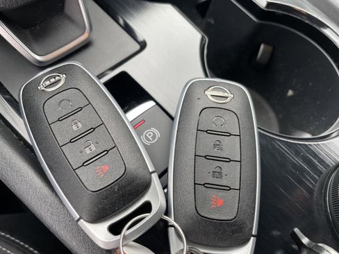 Used 2023 Nissan Rogue SV AWD/4WD image 33