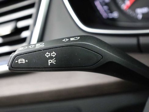 Used 2023 Audi Q5 2.0T Premium w/ Convenience Package image 28