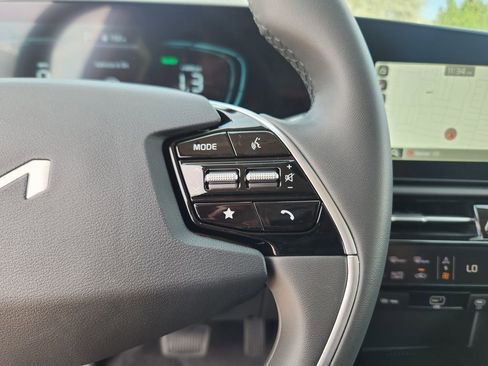 New 2025 Kia Niro EX image 16