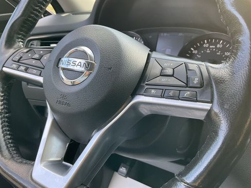 Used 2018 Nissan Rogue SL w/ Premium Package AWD/4WD image 26